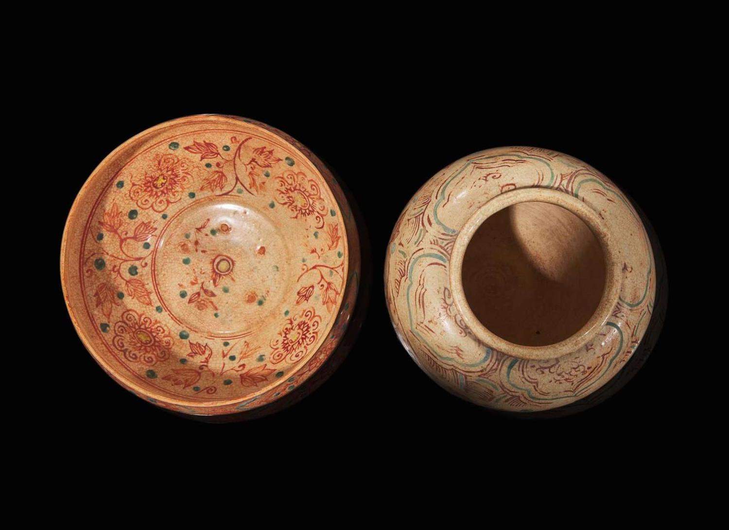 A Vietnamese polychromed ceramic jar and a bowl, Le So dynasty, 15th-16th century 越南多色瓷罐及盌 黎初朝 十五或十六世紀