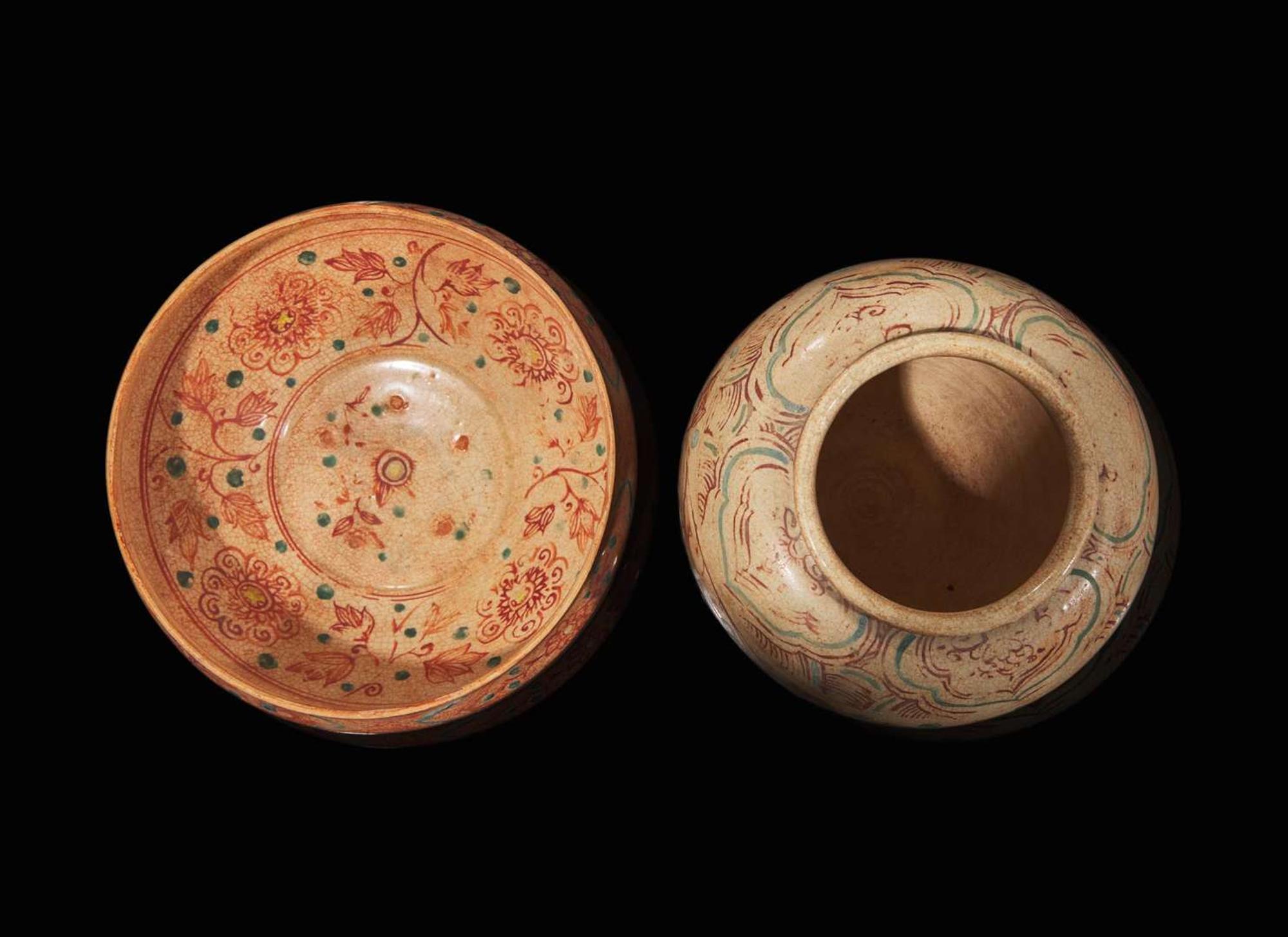 A Vietnamese polychromed ceramic jar and a bowl, Le So dynasty, 15th-16th century 越南多色瓷罐及盌 黎初朝 十五或十六世紀