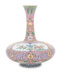A Pink Ground Canton Enamel Bottle Vase, Biqiping