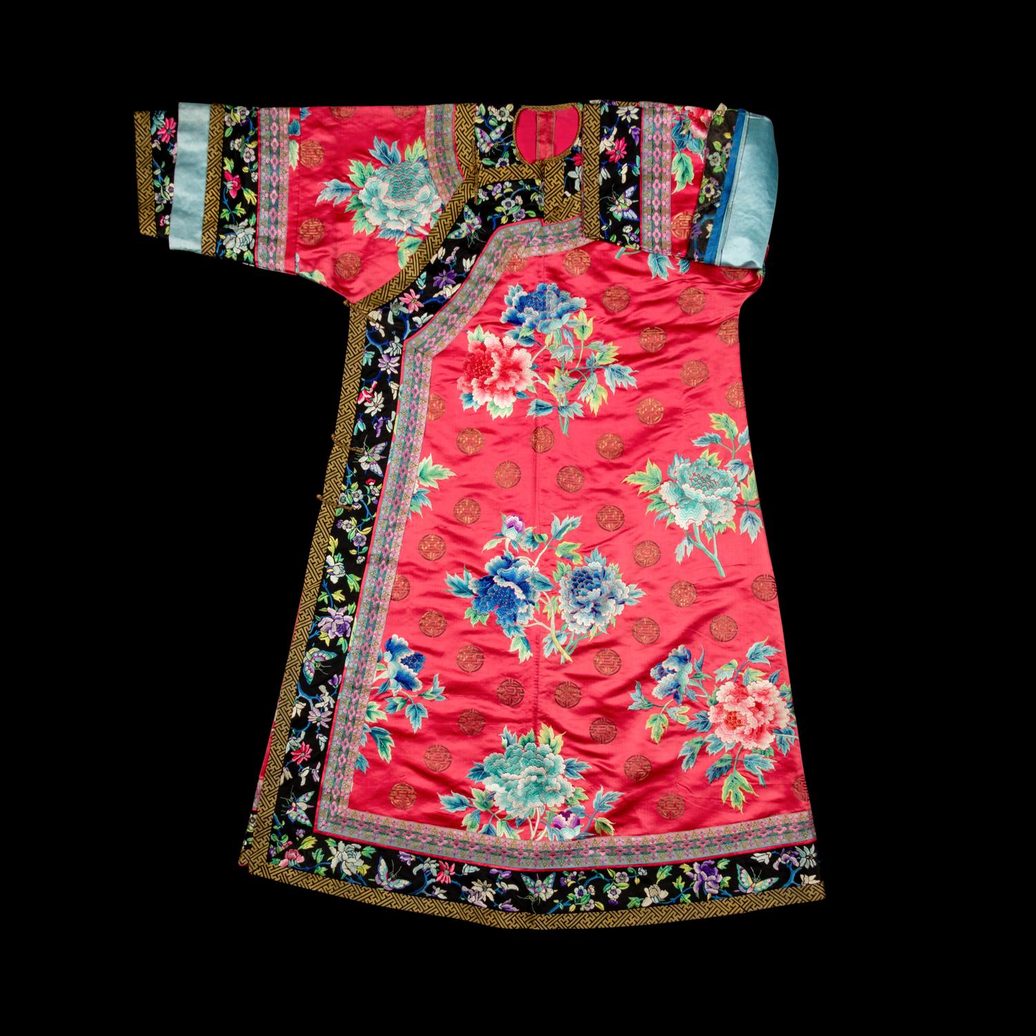 A Chinese Red Ground Embroidered Silk Manchu Lady's Informal Robe, Changyi, Late 19th Century 清晚期 桃紅緞綉牡丹團壽紋氅衣
