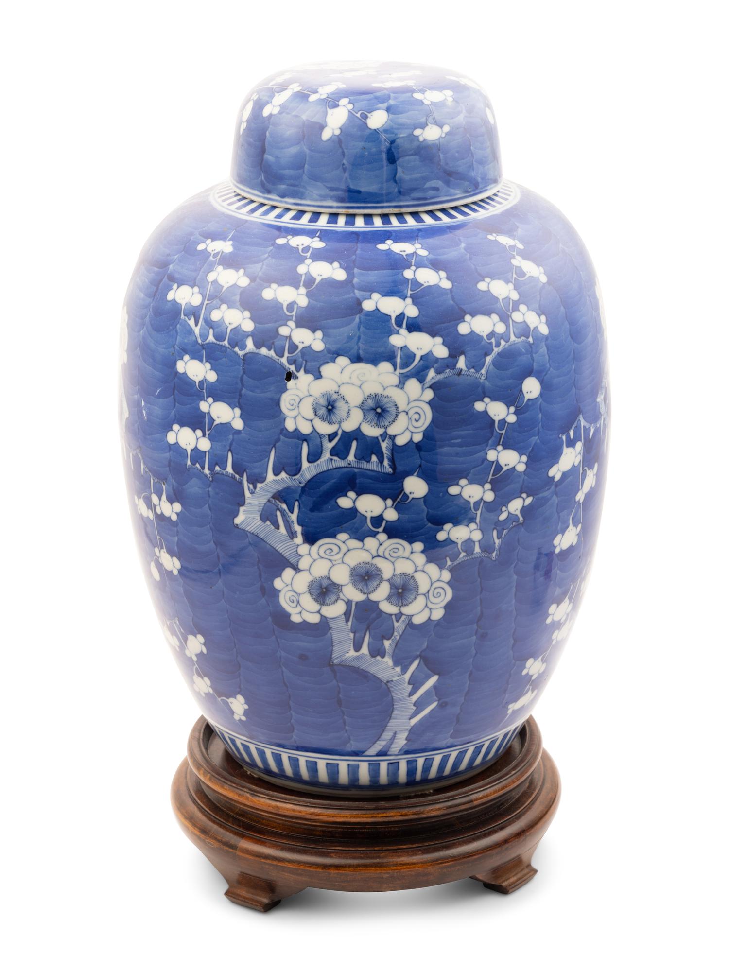 A Chinese Blue and White Porcelain 'Crackled Ice and Prunus' Covered Jar