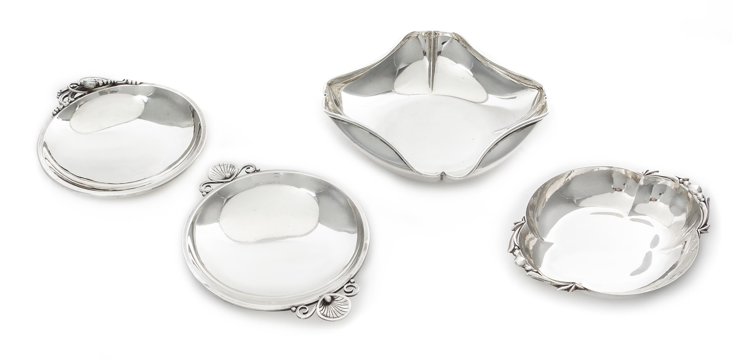 A Group of Four American Silver Dishes, The Randahl Shop, Chicago, IL, comprising a circular example with oyster shell and pearl handle
