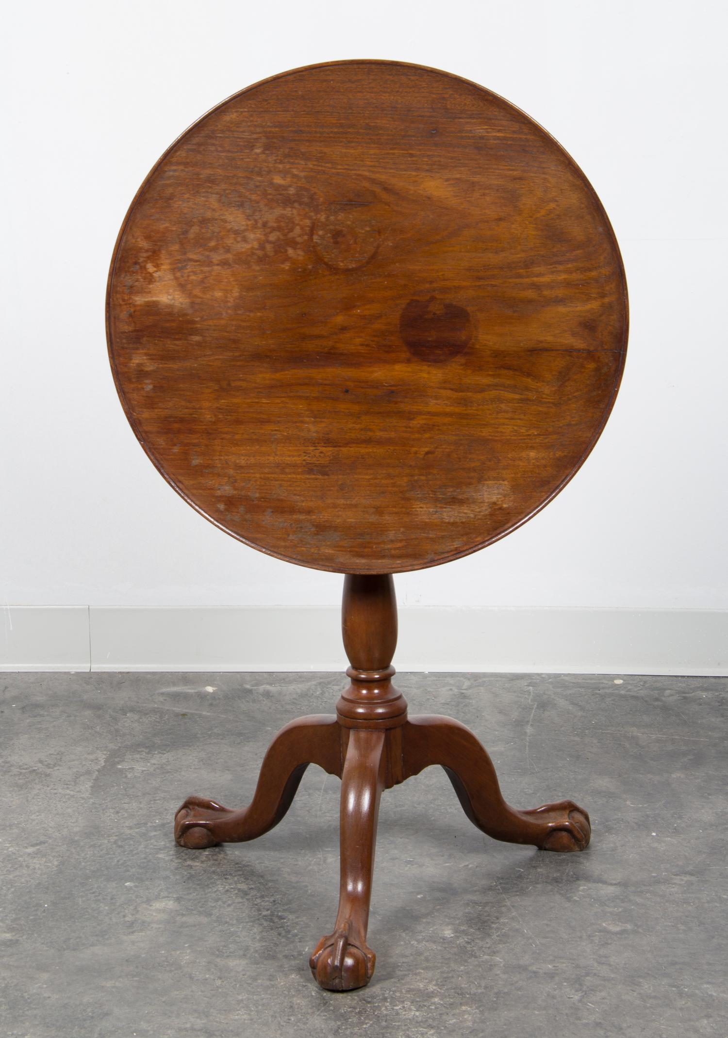 A George III Mahogany Tilt-Top Tea Table Height 26 1/2 x diameter of top 23 inches. — 19TH CENTURY