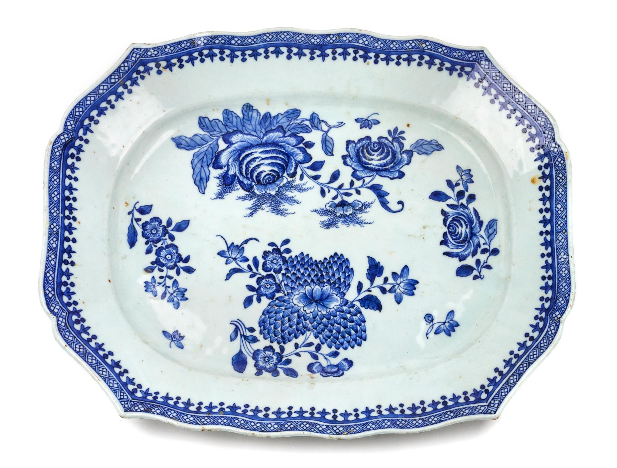 A Chinese Export Porcelain Bowl Diameter 15 inches. — LATE 18TH/EARLY 19TH CENTURY