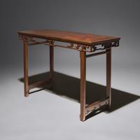 A Chinese Hardwood and Huamu Side Table, Bianzhuo , 20th Century 二十世紀 樺木及硬木拐子龍紋邊桌