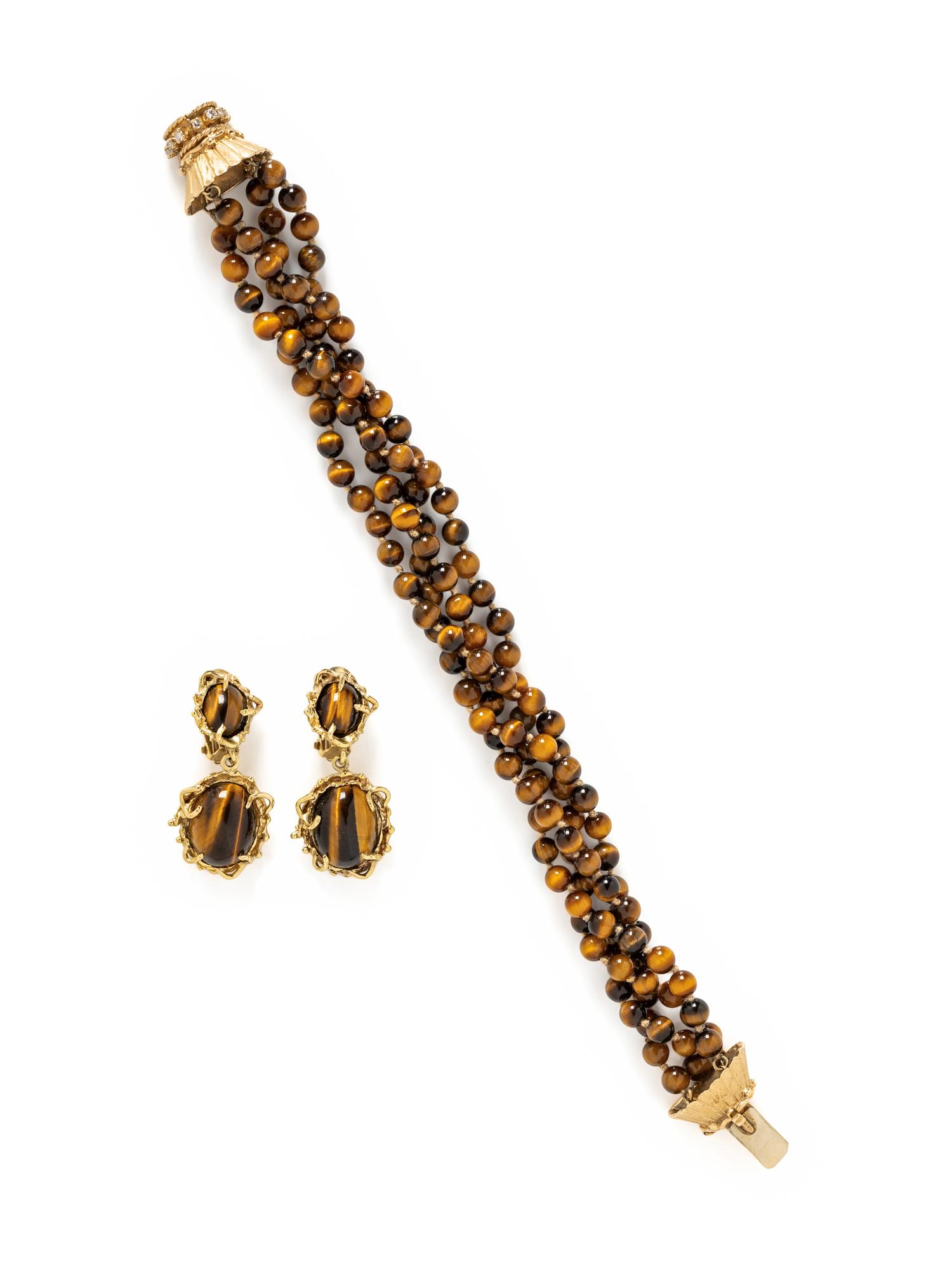 COLLECTION OF YELLOW GOLD AND TIGER'S EYE JEWELRY