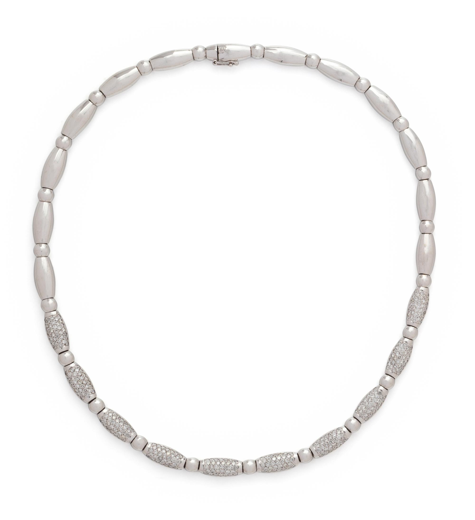 WHITE GOLD AND DIAMOND NECKLACE