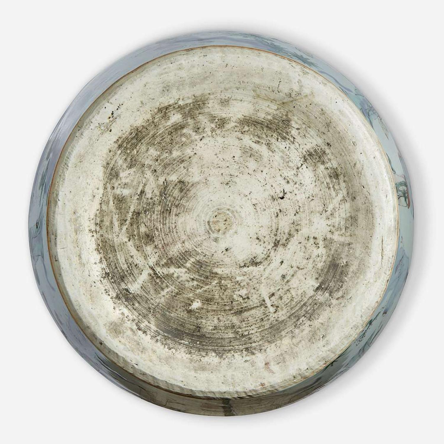 A Chinese wucai-decorated porcelain large jar and cover
