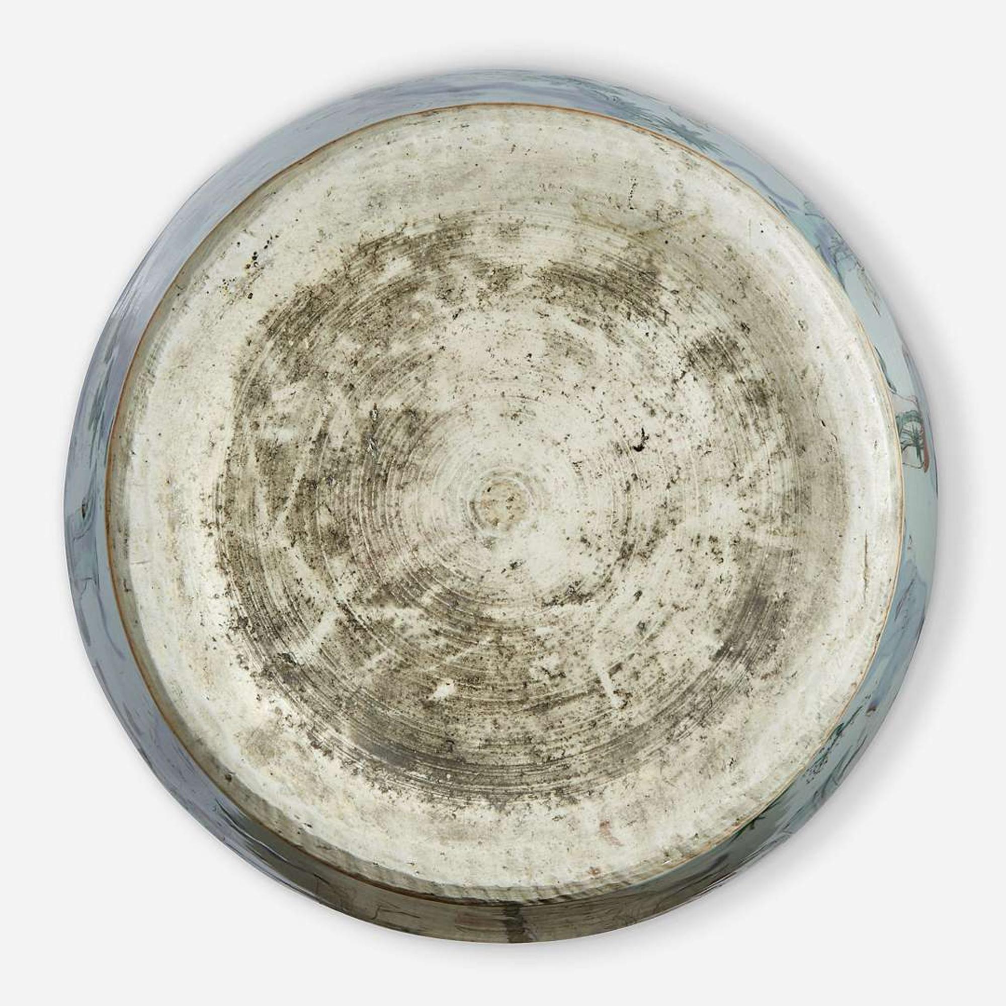 A Chinese wucai-decorated porcelain large jar and cover