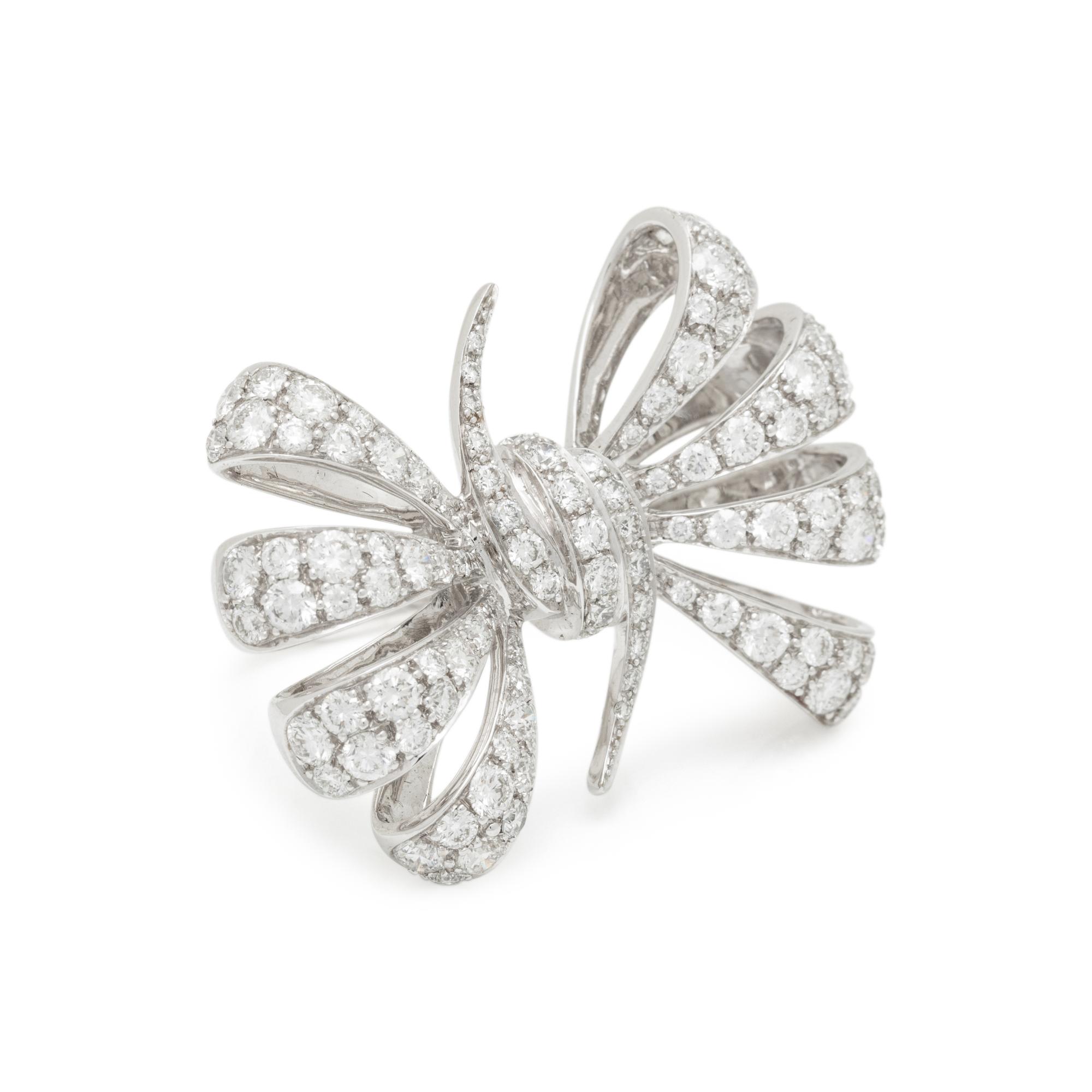 STEPHEN WEBSTER, WHITE GOLD AND DIAMOND 'FORGET ME KNOT' RING