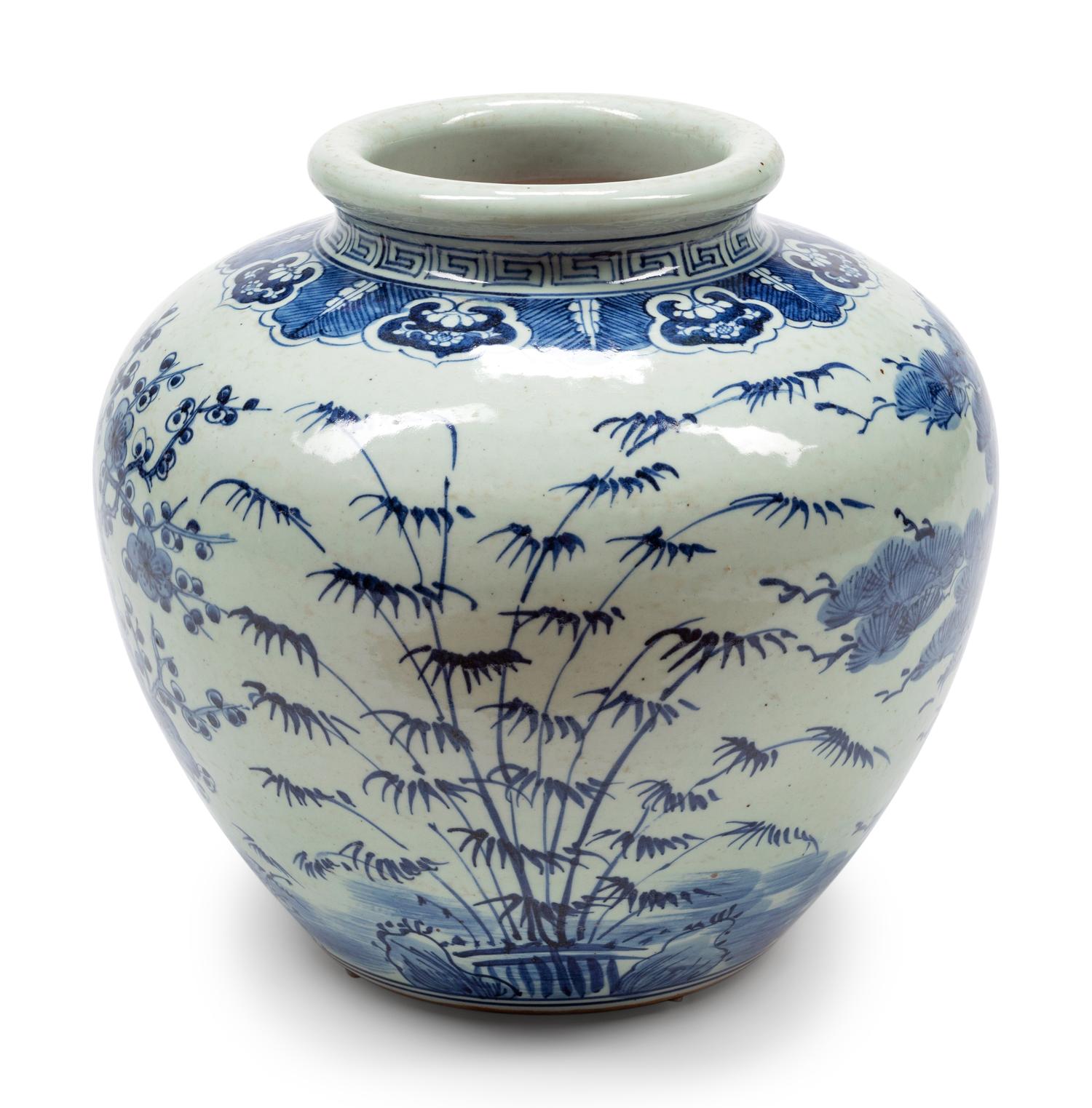 A Chinese Export Hawthorne Pattern Vase