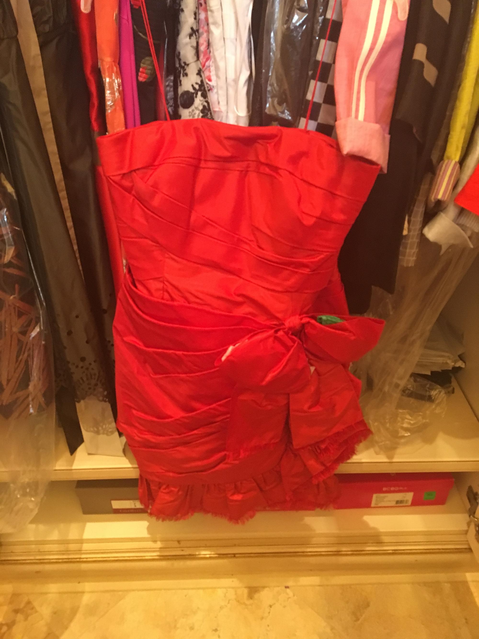Oscar de la Renta Red Strapless Dress, 1990-2000s Size label: 10