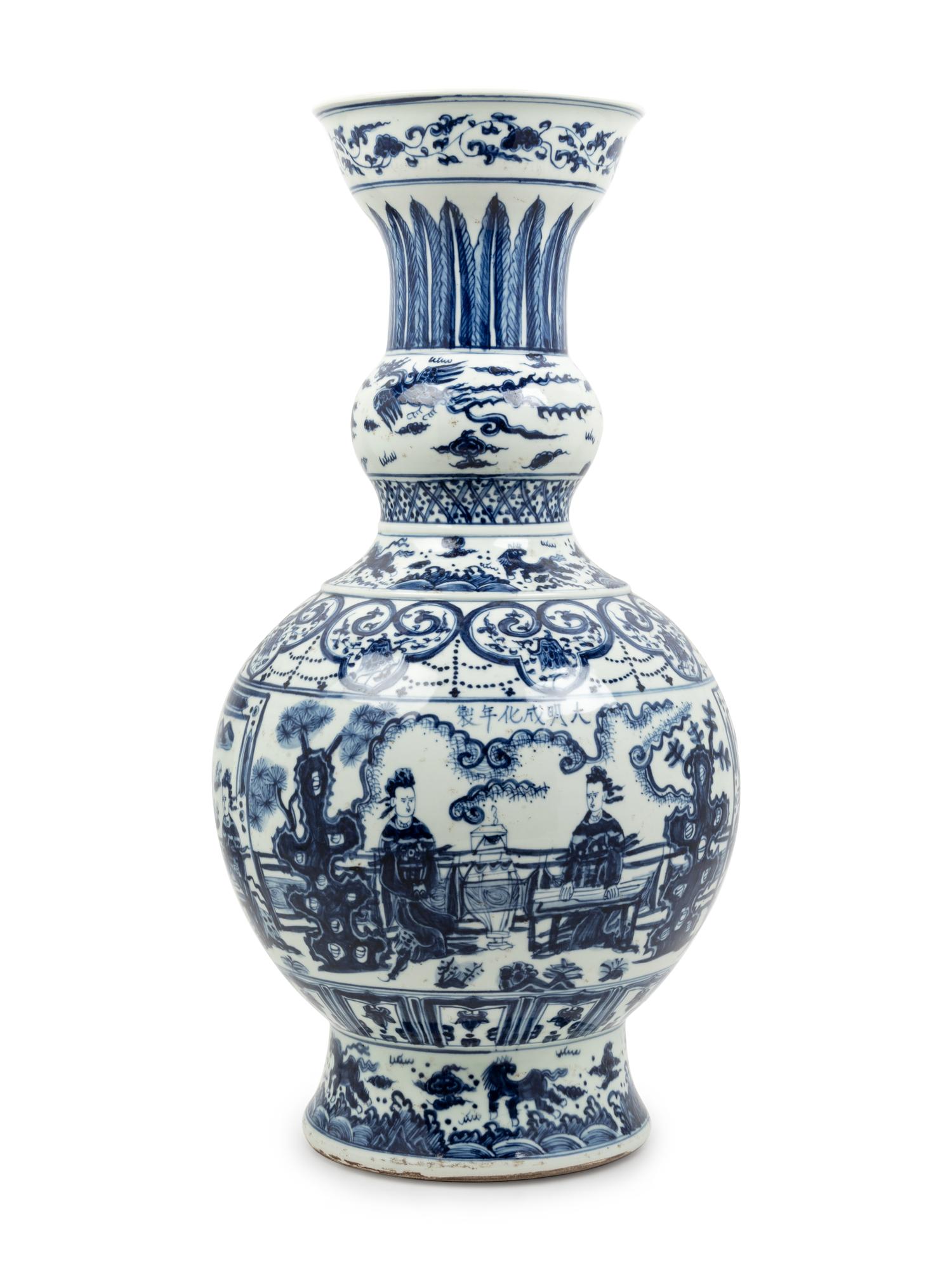 A Chinese Blue and White Porcelain Baluster Vase