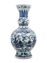 A Chinese Blue and White Porcelain Baluster Vase