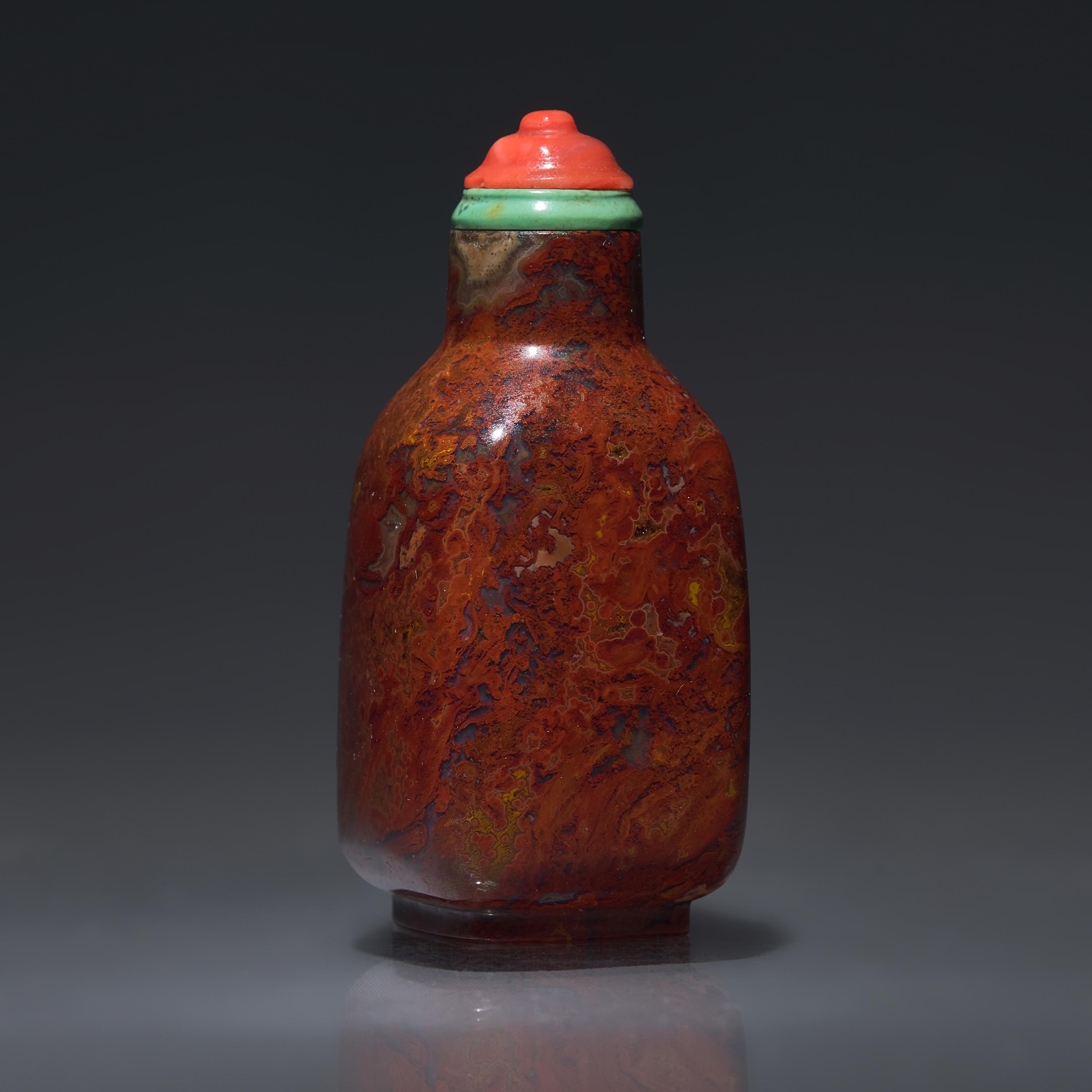 An Unusual Chinese Jasper Snuff Bottle, Qing Dynasty, 19th Century — 清晚期 羊肝瑪瑙素面方形鼻煙壺