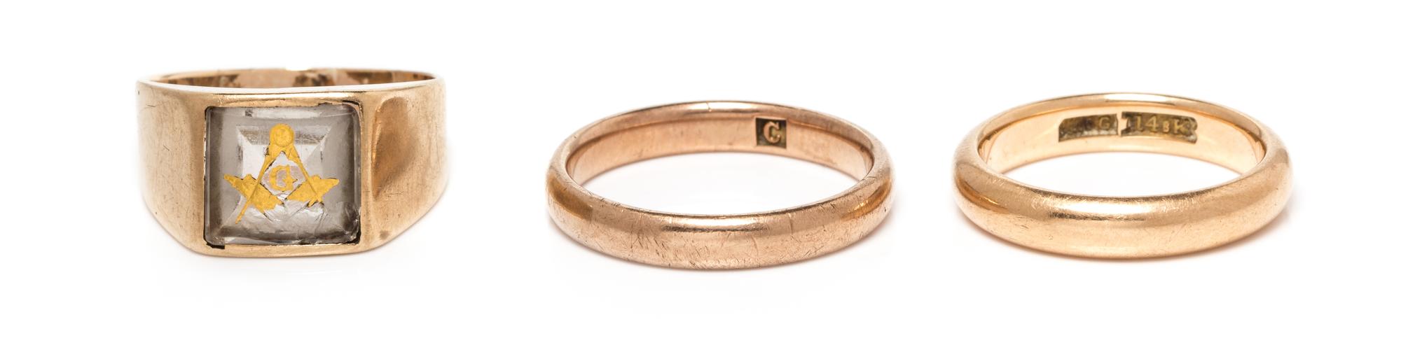 COLLECTION OF GOLD RINGS