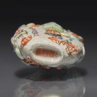 A Chinese Molded and Enameled "Bo Gu Tu" Porcelain Snuff Bottle, Qianlong Mark and of the Period — 1736-1795年 粉彩模印博古圖鼻煙壺