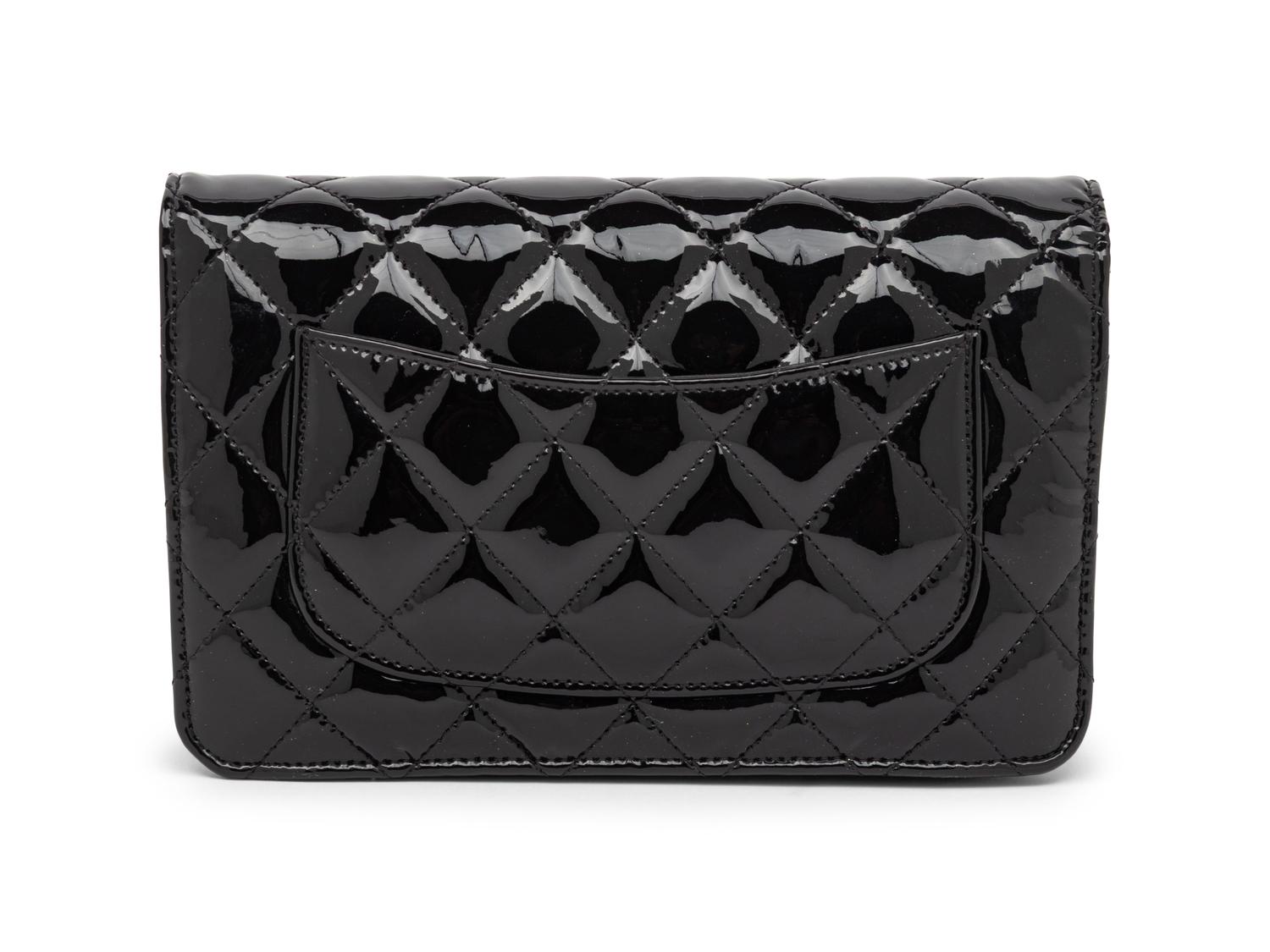 CHANEL, 2.55 PATENT WALLET-ON-CHAIN