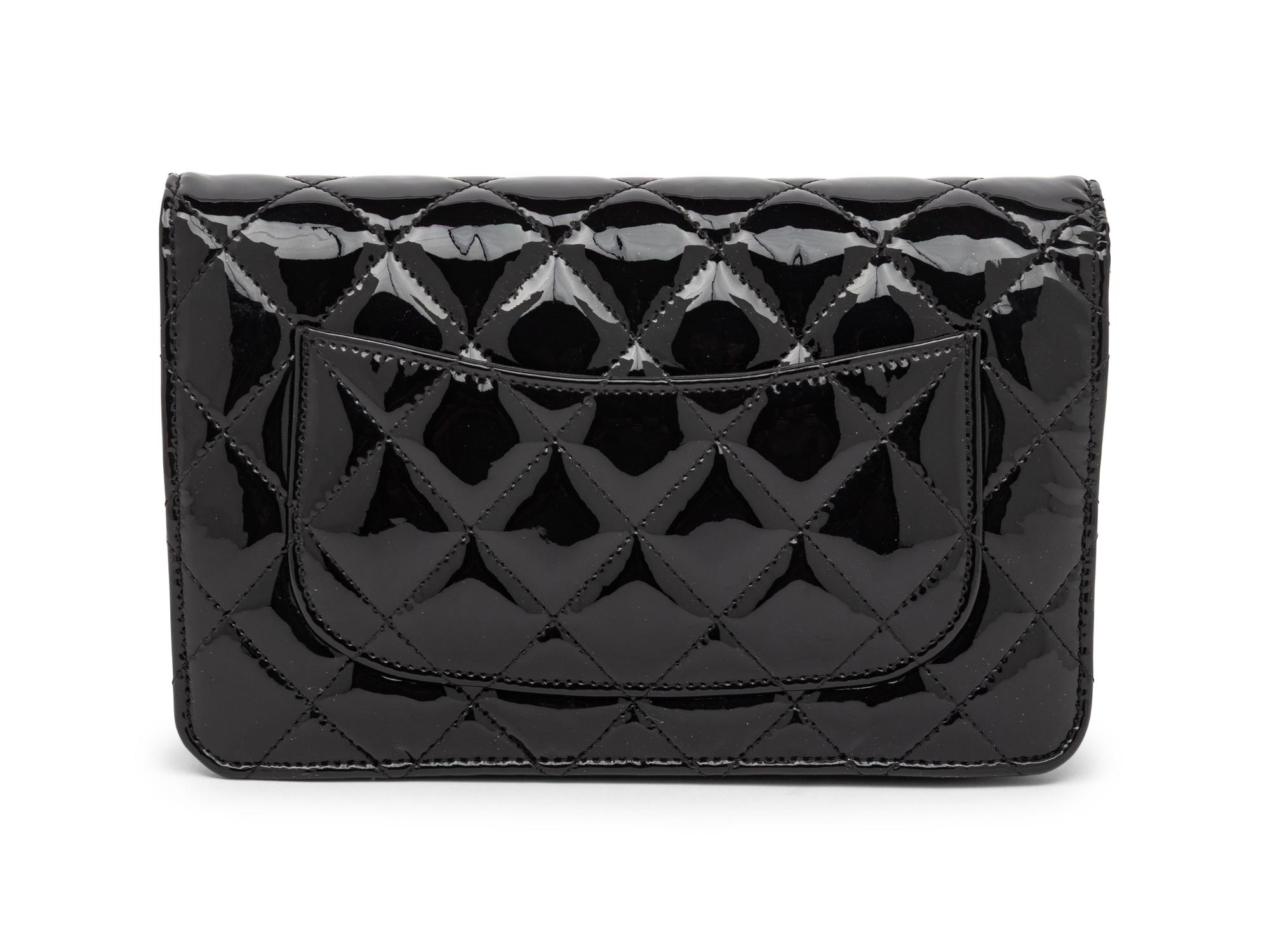 CHANEL, 2.55 PATENT WALLET-ON-CHAIN