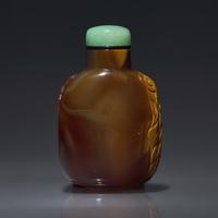 A Chinese Carved Agate Snuff Bottle, Qing Dynasty, 19th Century — 清晚期 瑪瑙巧雕鼻煙壺