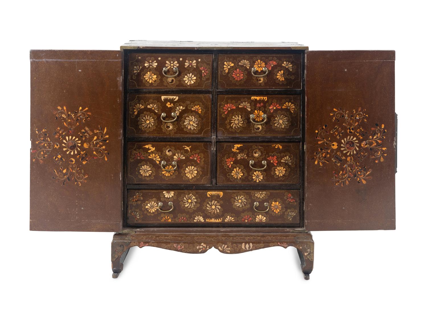 A Fine Korean Mother-of-Pearl, Shagreen, and Wire Inlaid Two-Door Chest, Joseon Period 李氏朝鮮 黑漆鑲螺鈿方角櫃