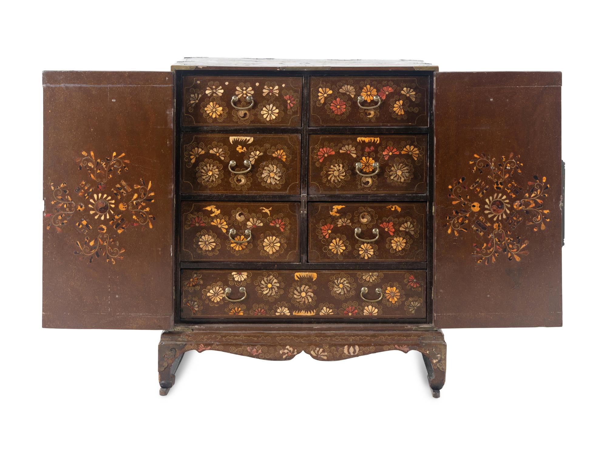 A Fine Korean Mother-of-Pearl, Shagreen, and Wire Inlaid Two-Door Chest, Joseon Period 李氏朝鮮 黑漆鑲螺鈿方角櫃