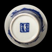 A Japanese Blue and White 'Dragon' Trumpet Cup and Cover by Makuzu Kozan (1842-1916) 宮川香山製青花敞口蓋杯