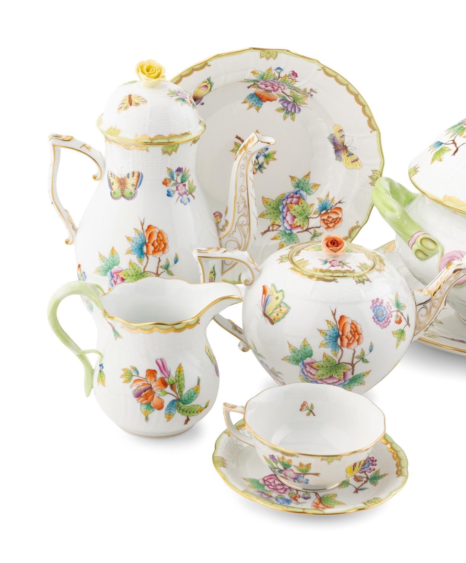A Herend Queen Victoria Porcelain Dinner Service