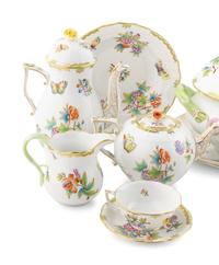 A Herend Queen Victoria Porcelain Dinner Service