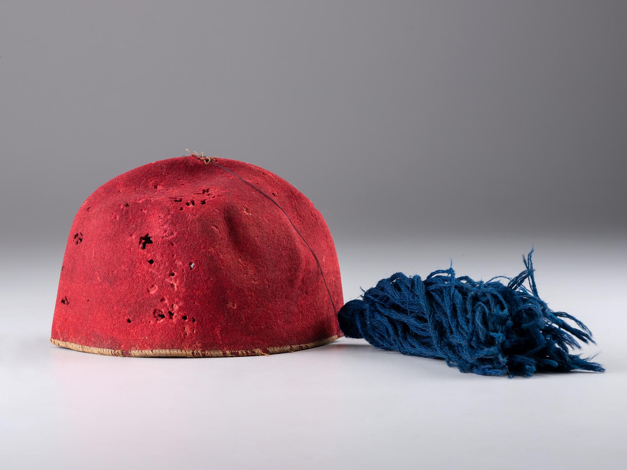 [CIVIL WAR]. Zouave-style fez with blue tassel typically worn by the 9th New York Infantry, Hawkins' Zouaves.