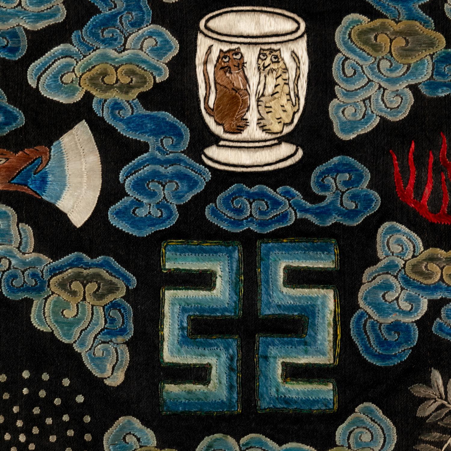 A Chinese Black Ground Embroidered Silk Roundel, Republican Period 民國 仿官補子綉片