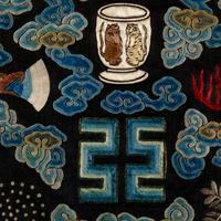 A Chinese Black Ground Embroidered Silk Roundel, Republican Period 民國 仿官補子綉片