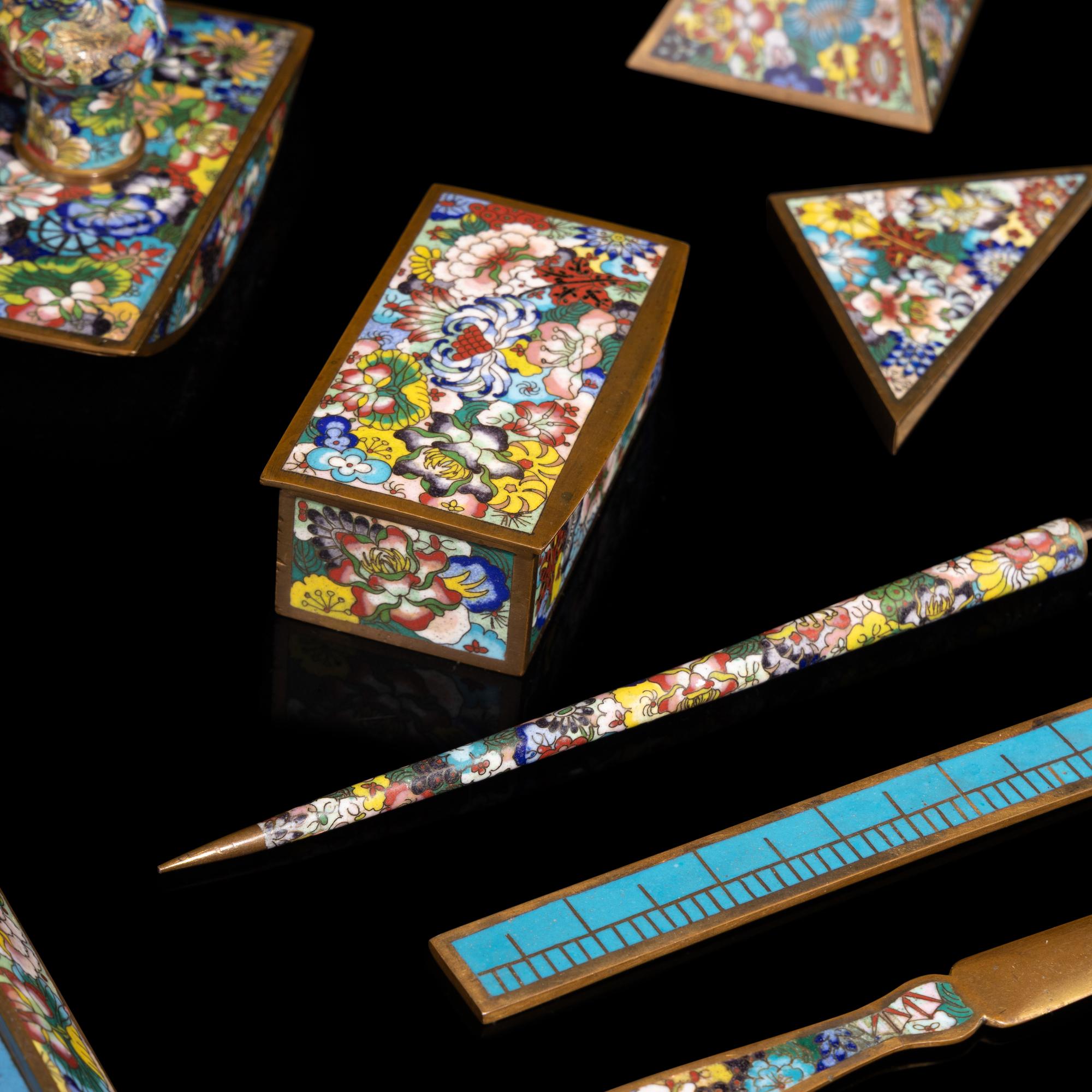 A Set of Chinese Cloisonné Enamel Scholar's Objects, 20th Century — 近代 掐絲琺琅文具一組