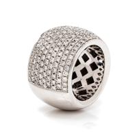 An 18 Karat White Gold and Diamond Pave Ring, 16.00 dwts.