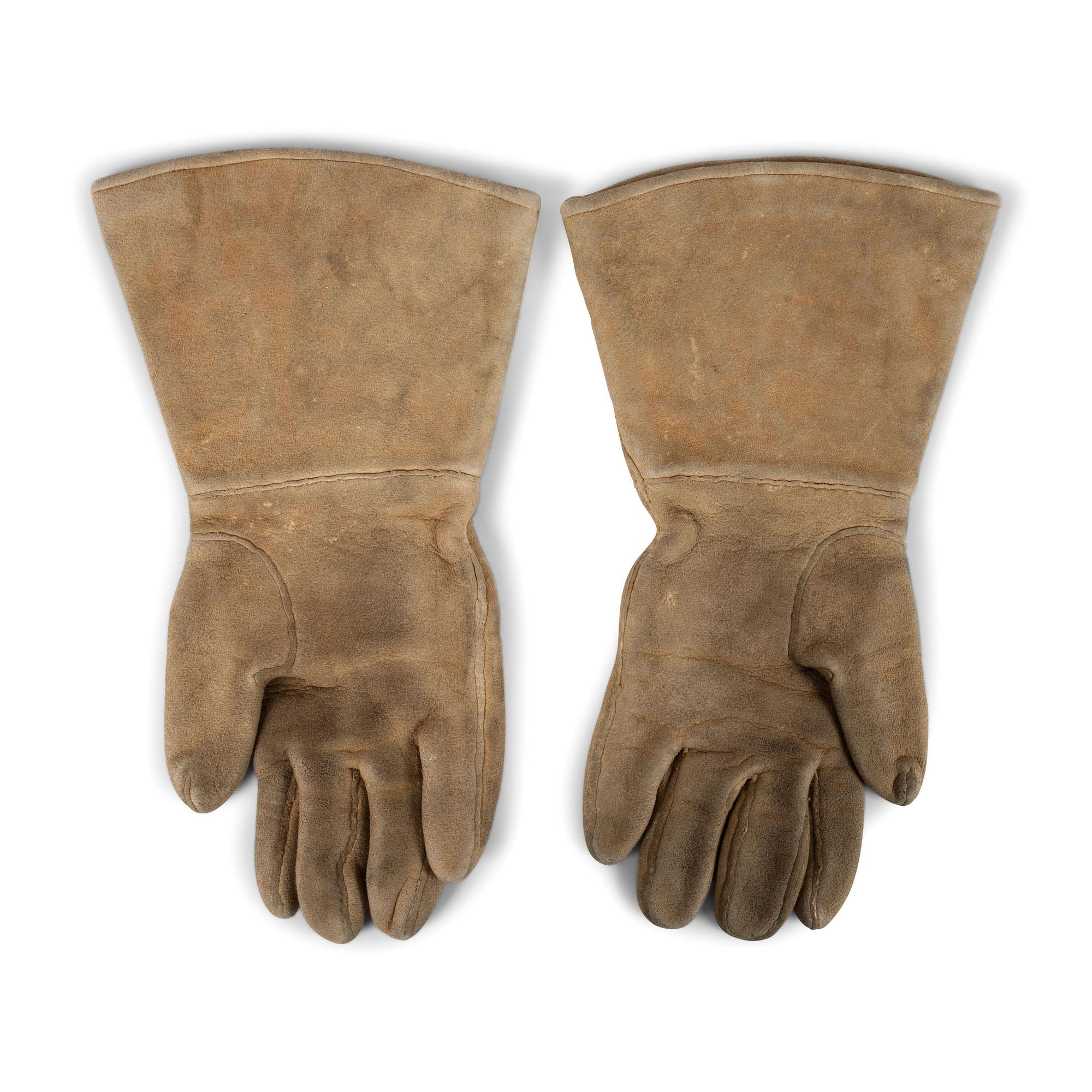Plateau Beaded Hide Gauntlets, with Floral Pattern