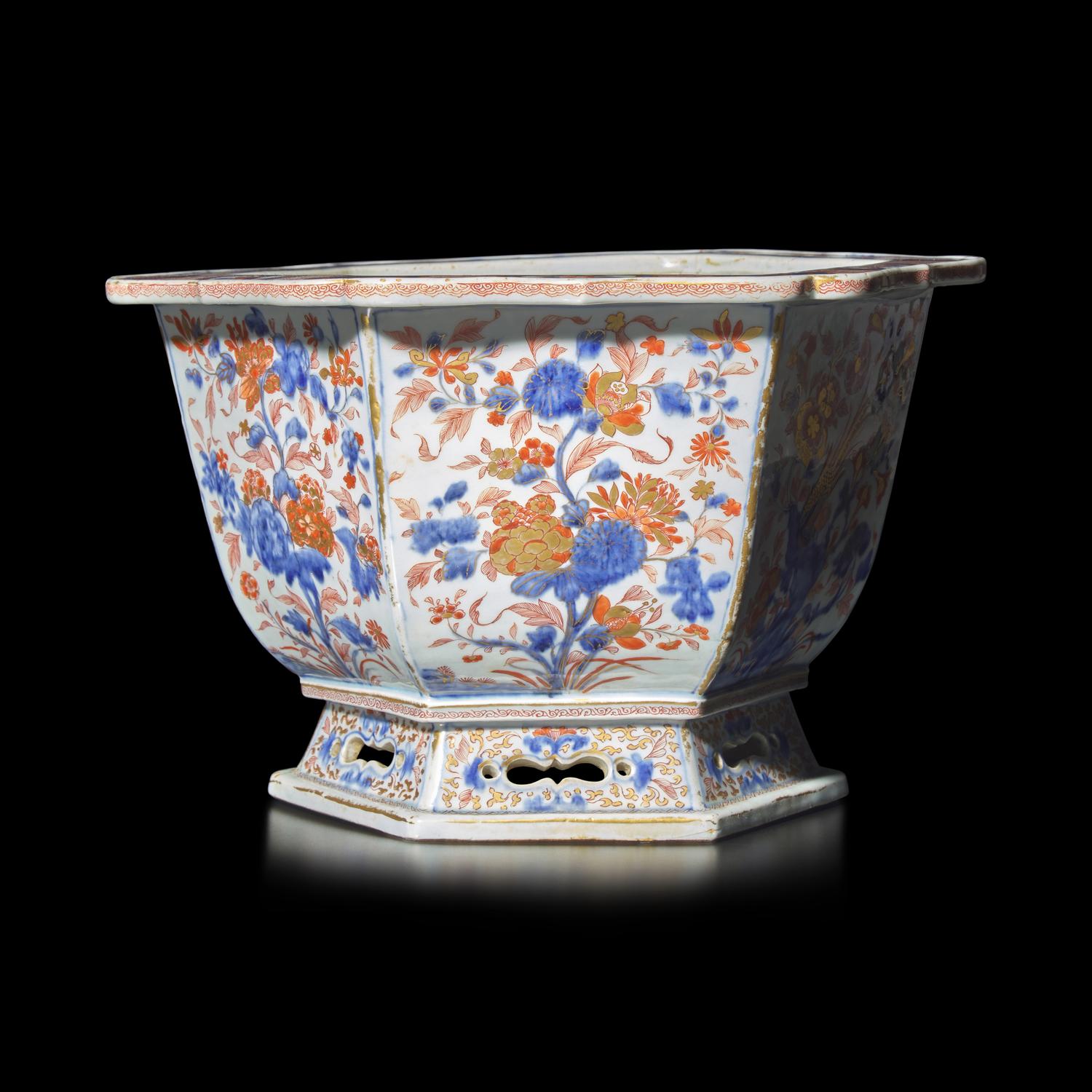A Chinese Export "Imari" Palatte Hexagonal Jardiniere, Kangxi Period — 清康熙 外銷伊萬裡式花鳥圖六方形花盆