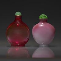 Two Chinese Glass Snuff Bottles, Qing Dynasty, 18th Century — 清中期 寶石紅料及粉紅夾白料素面鼻煙壺兩支