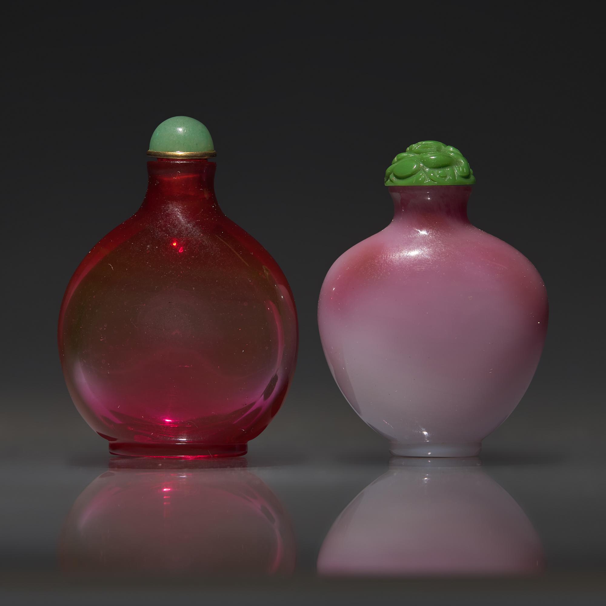 Two Chinese Glass Snuff Bottles, Qing Dynasty, 18th Century — 清中期 寶石紅料及粉紅夾白料素面鼻煙壺兩支