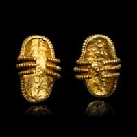 A Pair of Chinese Turquoise Inset Gold Rings, Liao Dynasty 遼 金鑲綠松石聯珠紋指環一對
