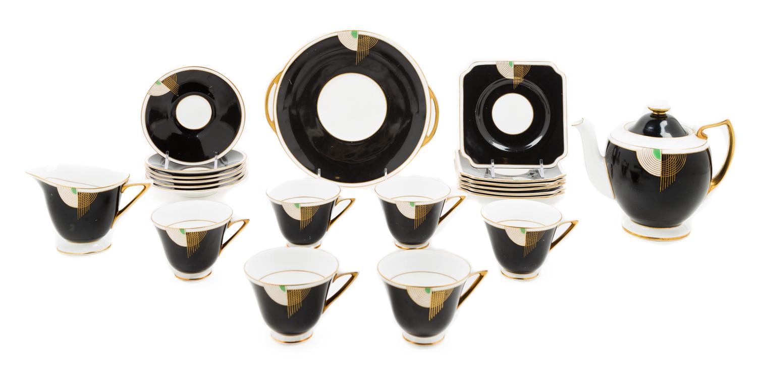 Art Deco, Royal Doulton, 1930s, a Tango pattern service, comprising a tea pot, 6 cups and saucers, 6 desert plates, a tray and creamer