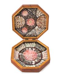 A Shellwork Sailor's Valentine Height 8 1/2 inches. — 19TH CENTURY