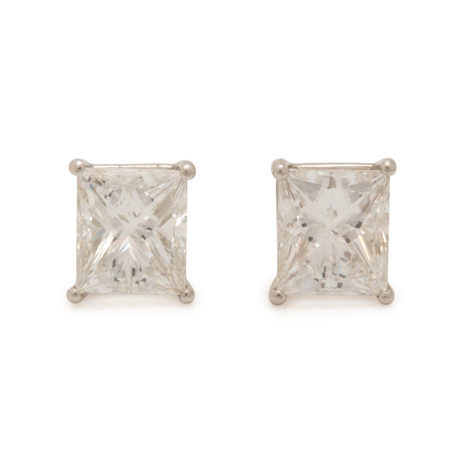 DIAMOND STUD EARRINGS