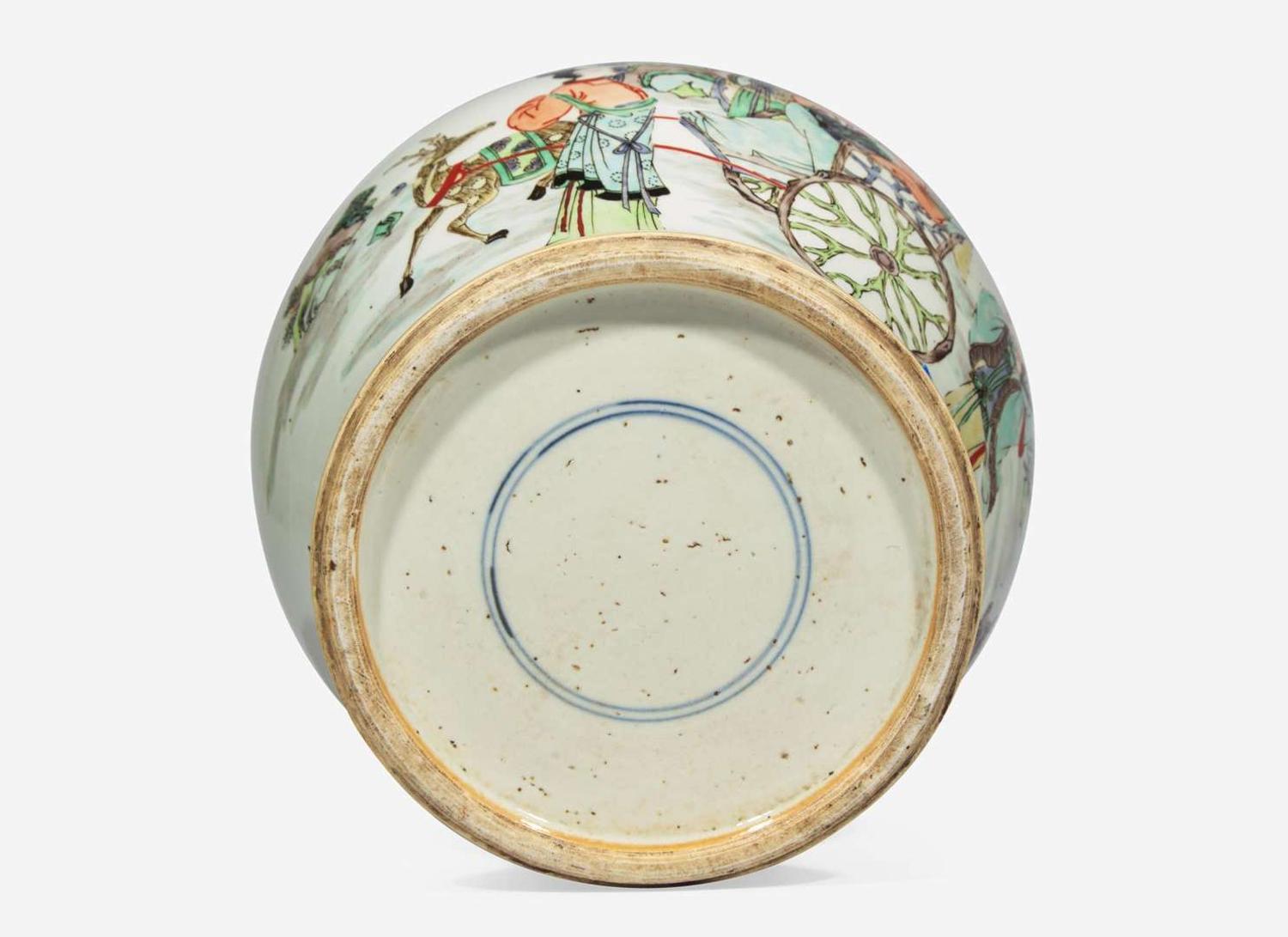A Chinese famille verte-decorated jar and cover 硬彩蓋罐