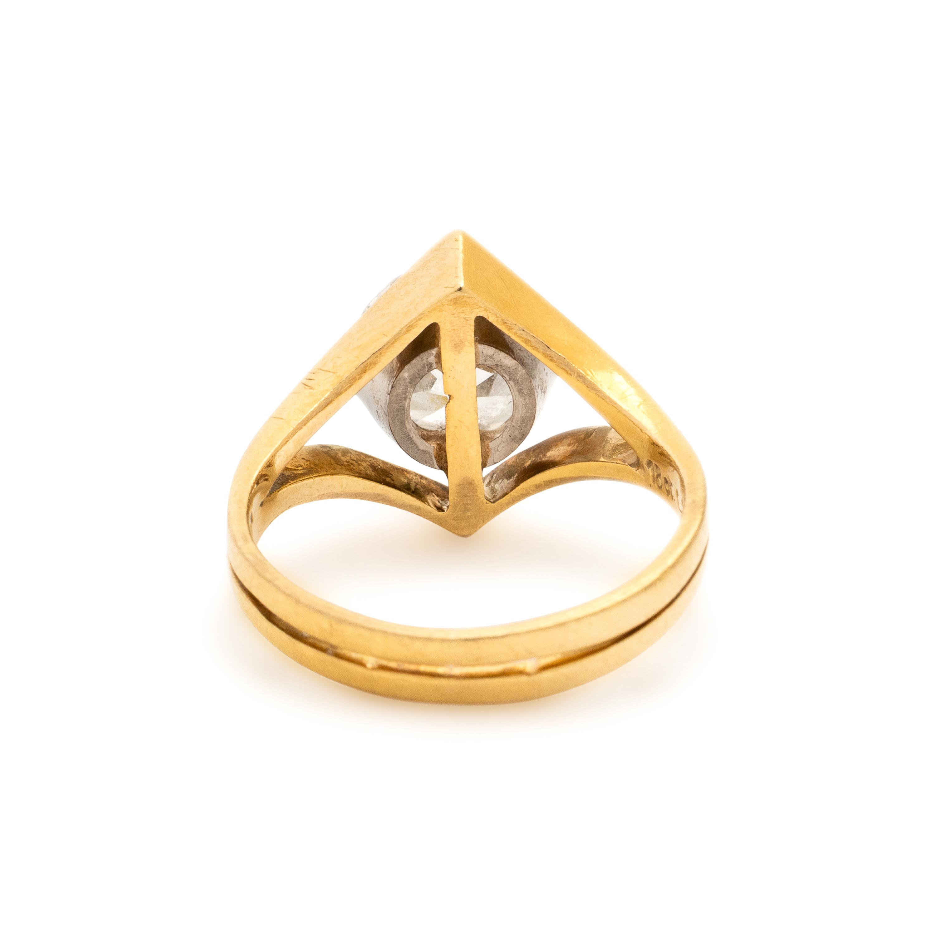 YELLOW GOLD AND DIAMOND RING