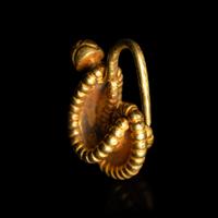 A Pair of Chinese Gold U-Shaped Earrings, Erhuan, Liao Dynasty 遼 金联珠耳環一對