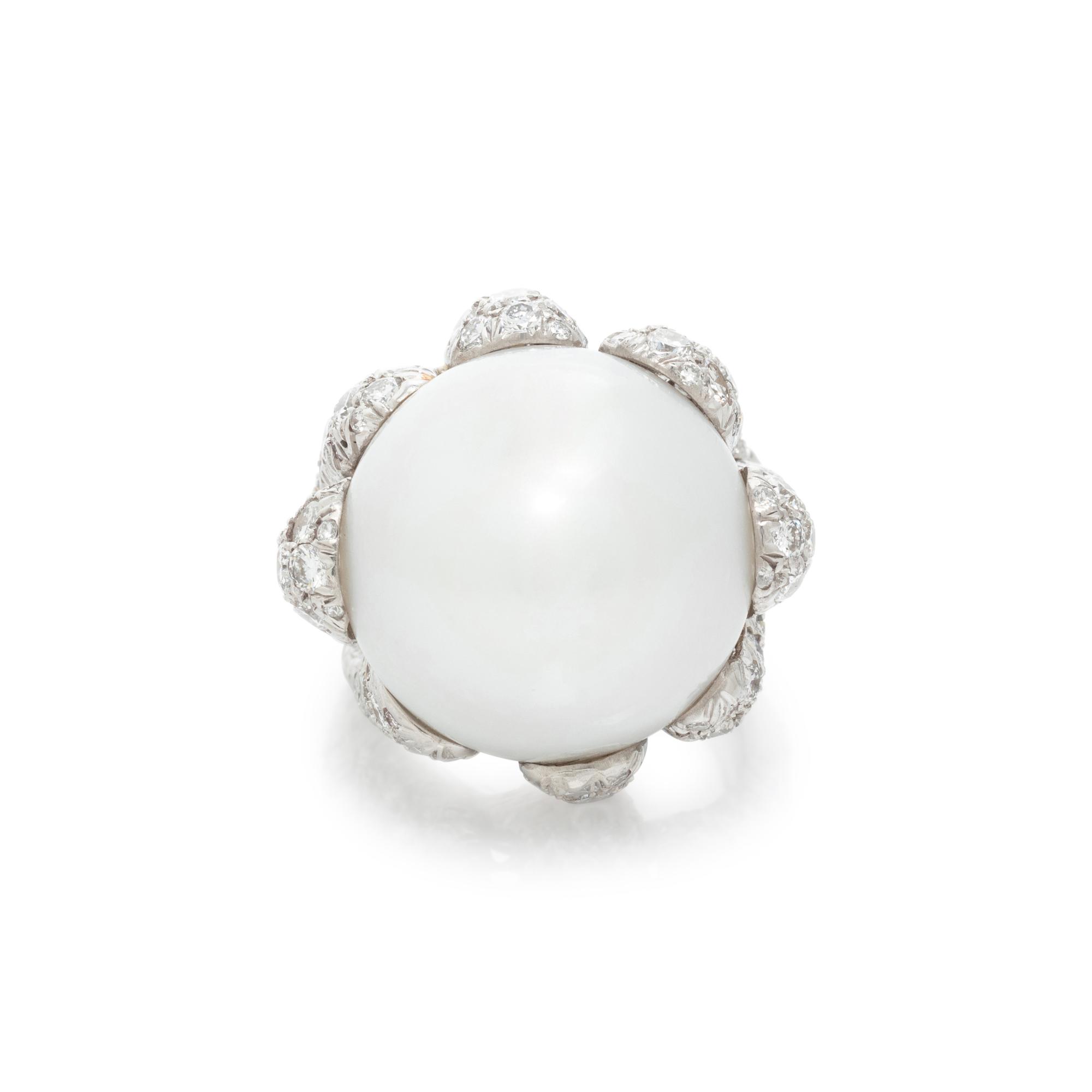 DAVID WEBB, CULTURED SOUTH SEA PEARL AND DIAMOND RING