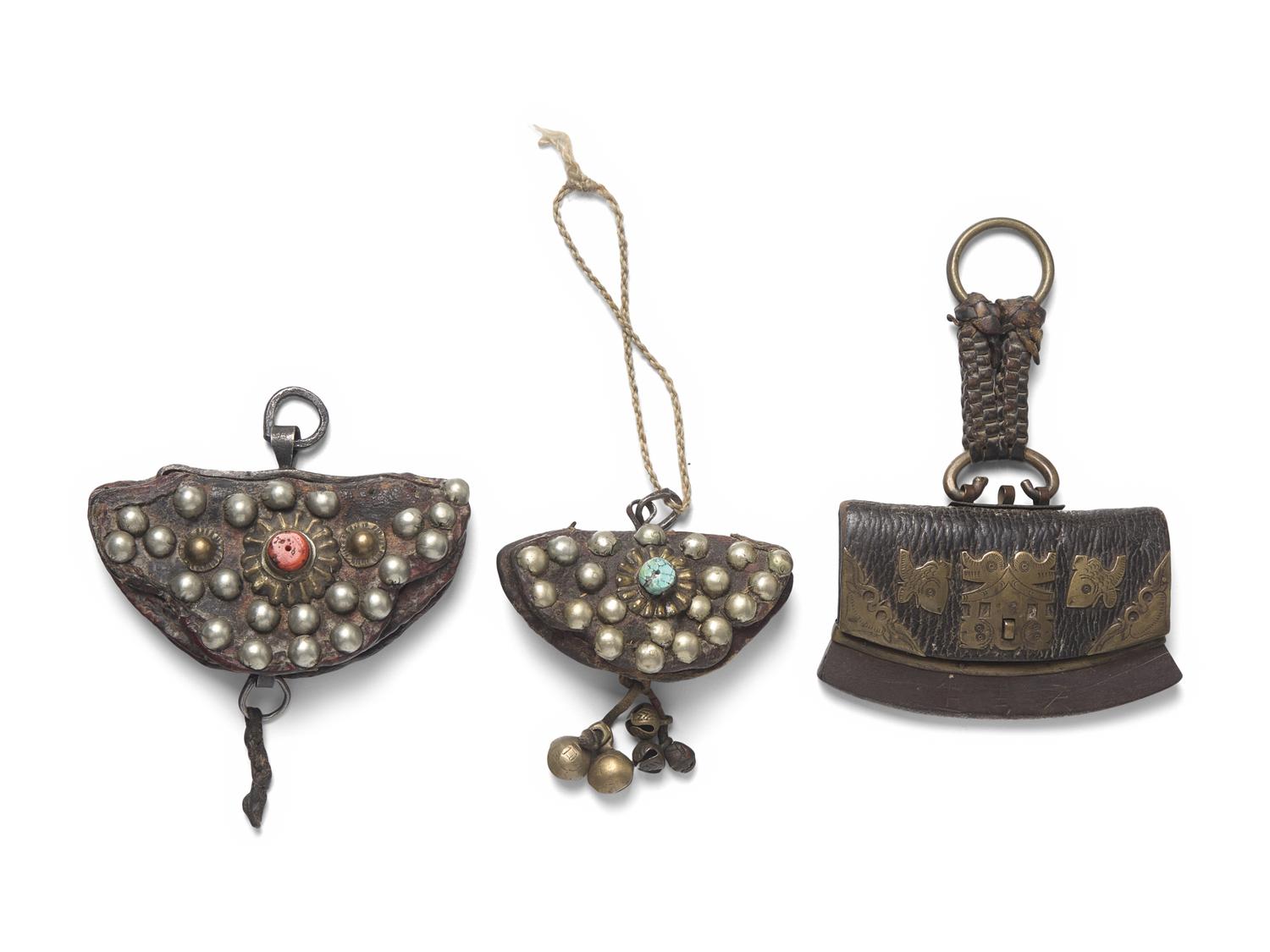 Two Tibetan Purses and a Flint, 19th Century or Later 十九世紀或更晚 藏式火鐮三枚