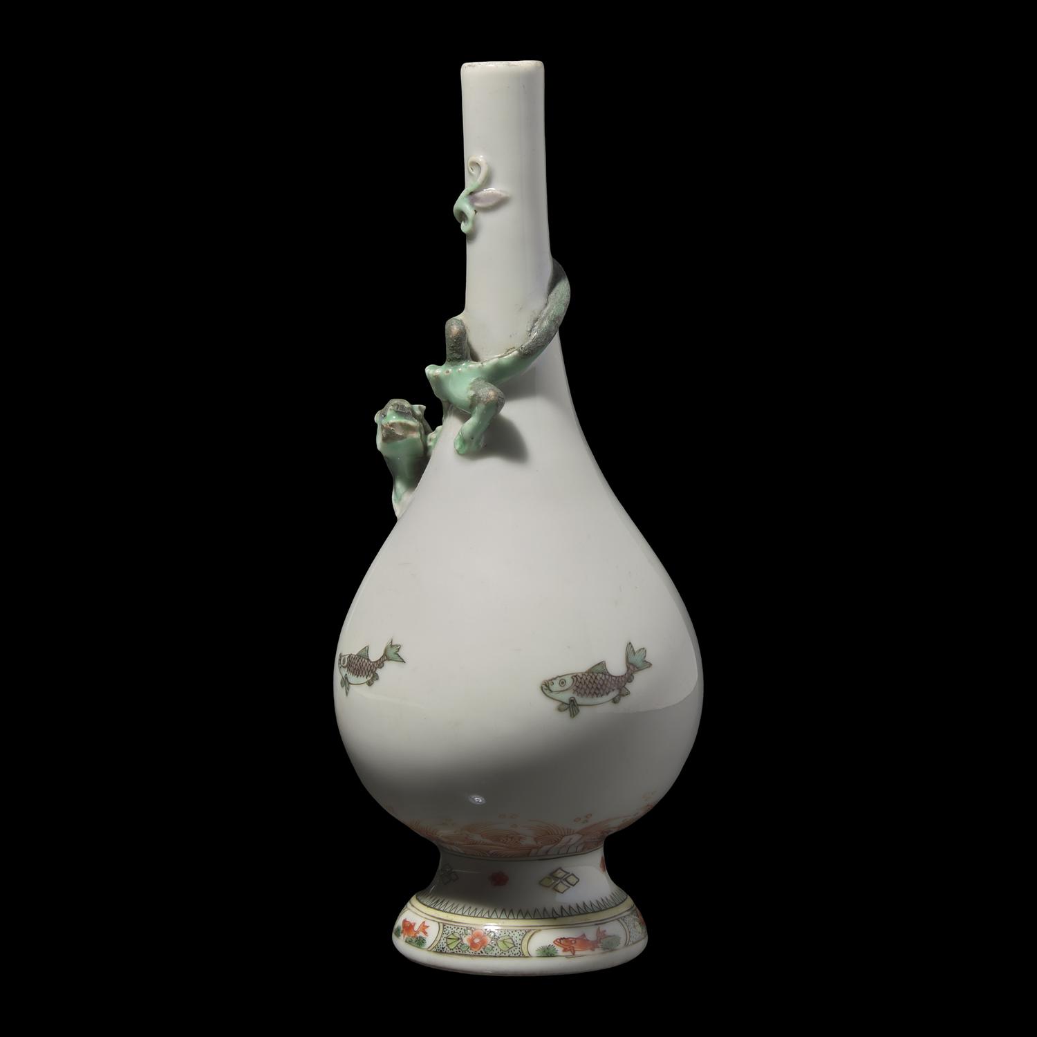 A Chinese Famille Verte Porcelain Bottle Vase, Qing Dynasty 清 五彩贴塑盘龙赏瓶