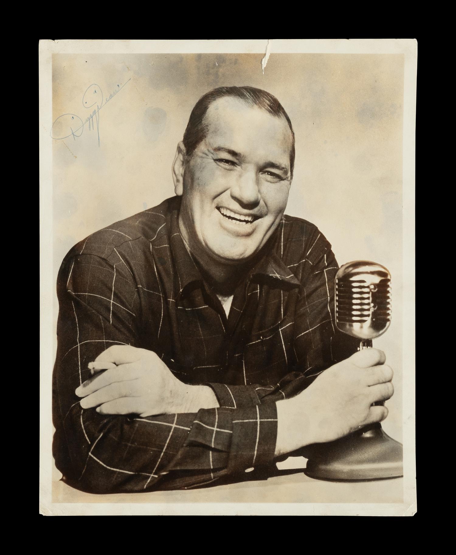 A Dizzy Dean Signed Autograph Photo (Beckett Authentication Services)