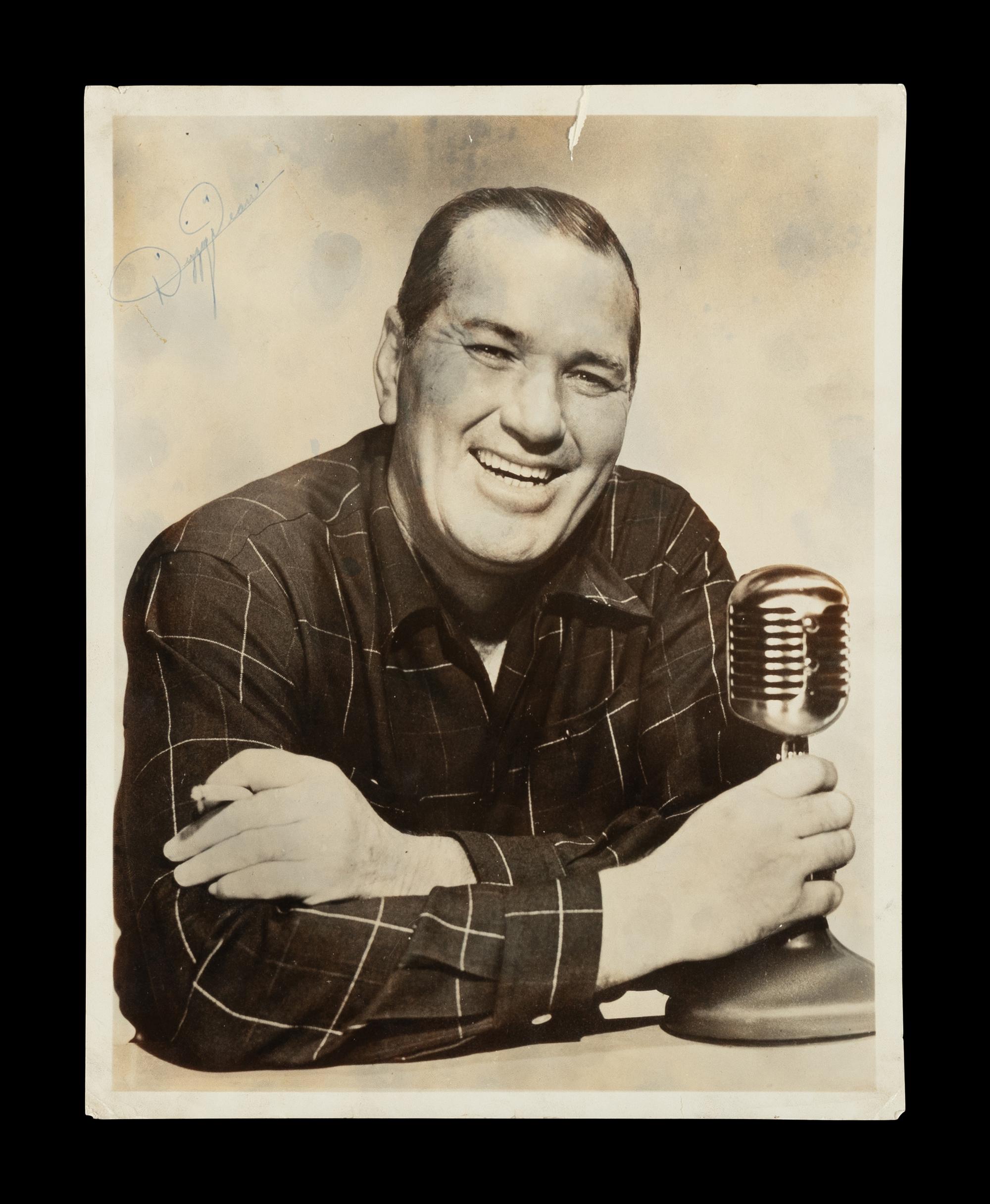 A Dizzy Dean Signed Autograph Photo (Beckett Authentication Services)